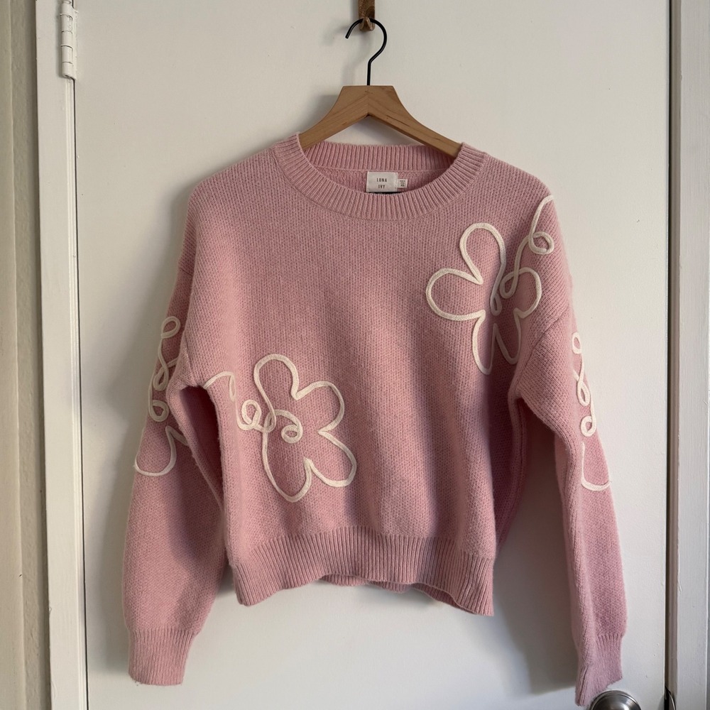 LUNA IVY Pink Sweater White Flower Emroderie Girlhoodcore Coquette Feminine Chic